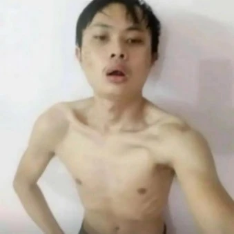 丑逼网开通微信公众号了，丑逼可以搜一下关注：丑逼
