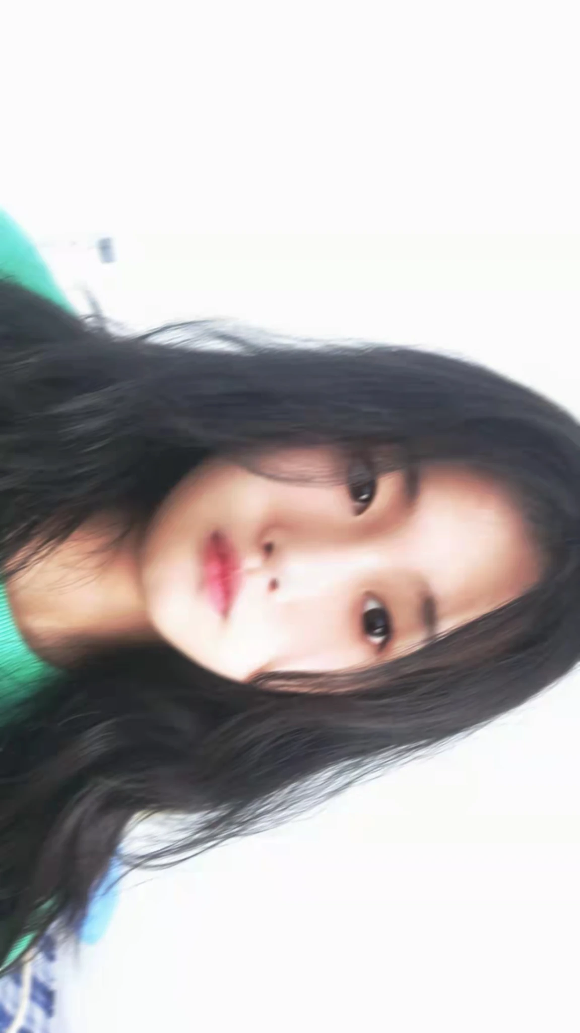 被吵的睡不着😣