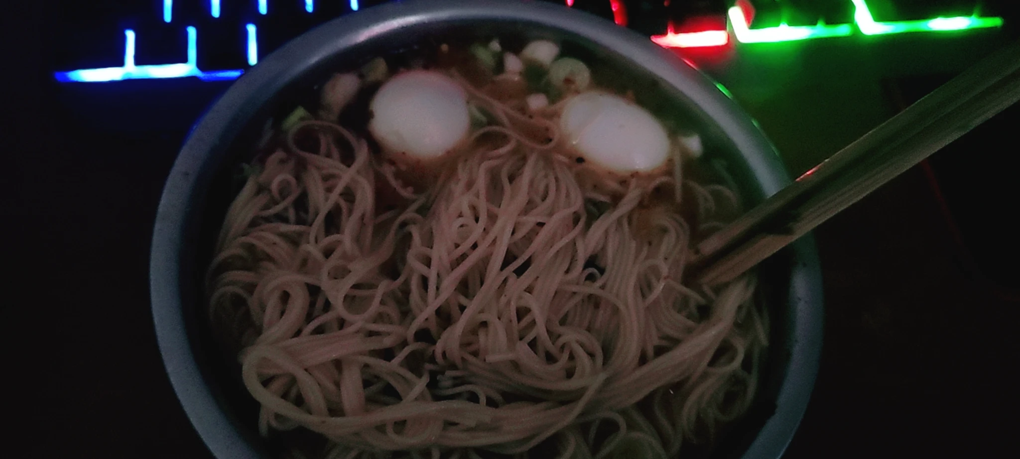 吃面加俩蛋