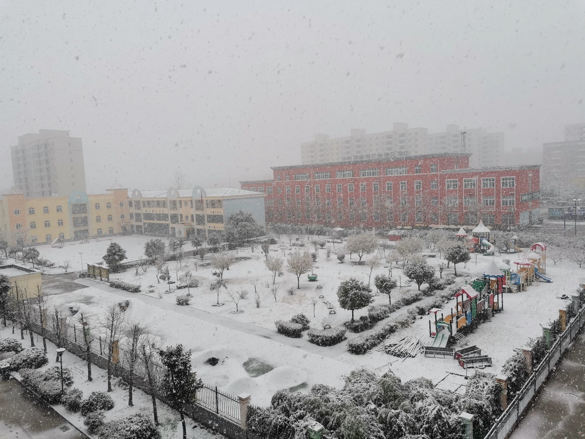 三月份下雪了