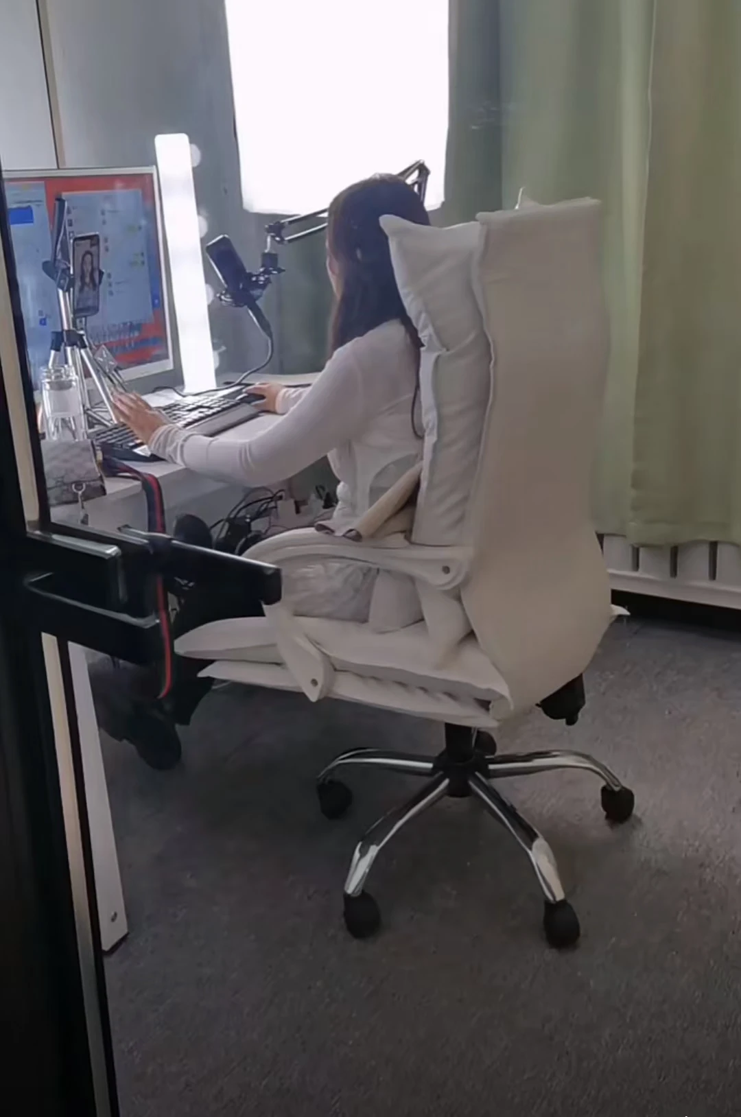 找到新工作了,一家主播公司文员