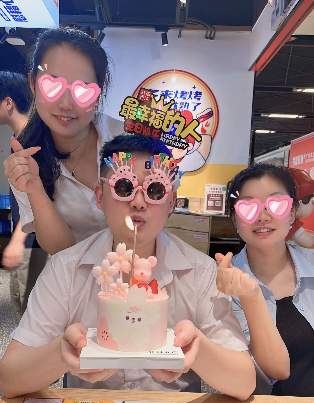兄弟们 请队列祝福六六哥生日快乐