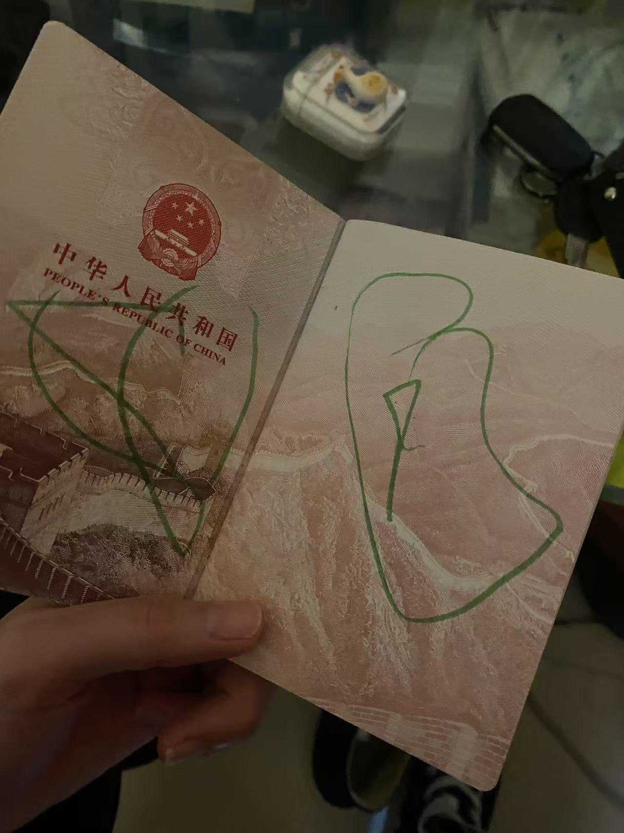 护照这情况还能用吗？8 号去泰国，妈的该死的王剑飞