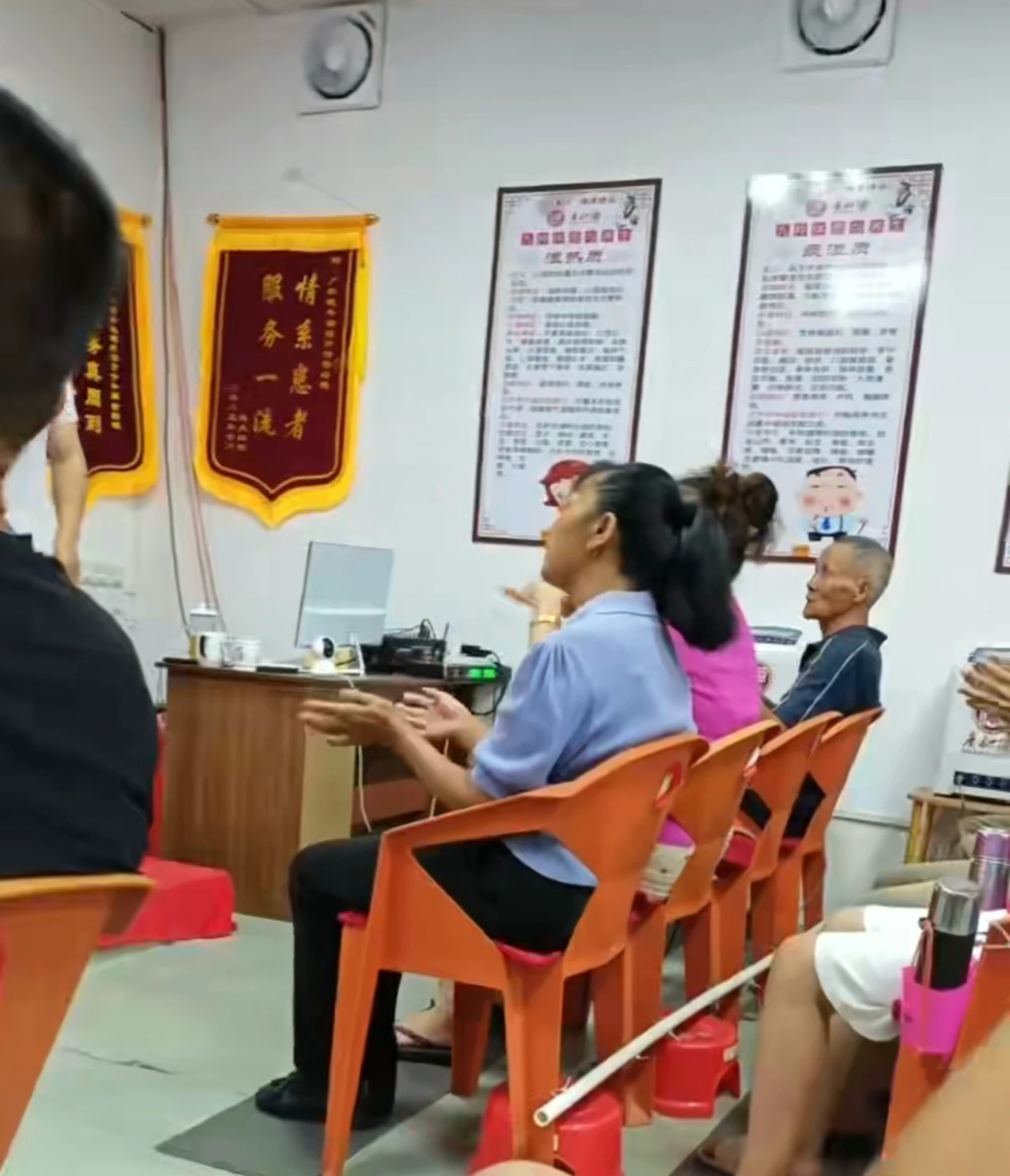 坑骗老人钱的畜生毒瘤来我家镇上了
